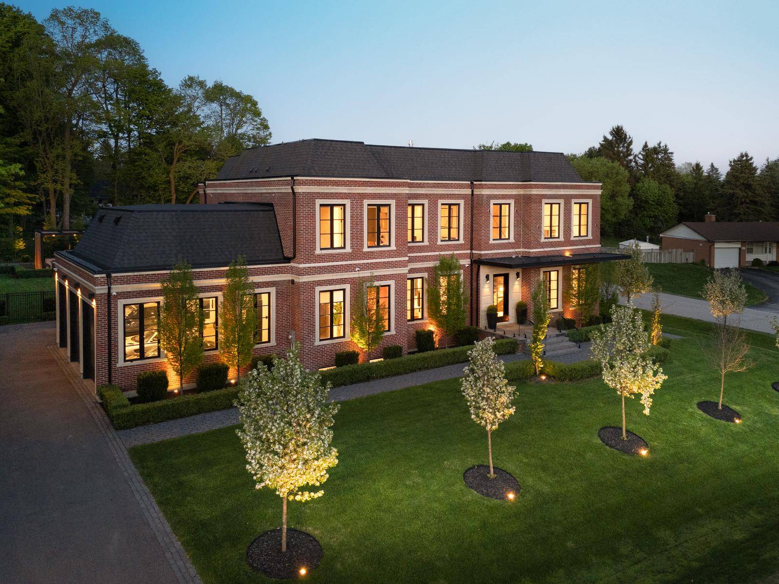 Half Acre Lot Nestled on a Private & Prestigious Crescent in Nobleton