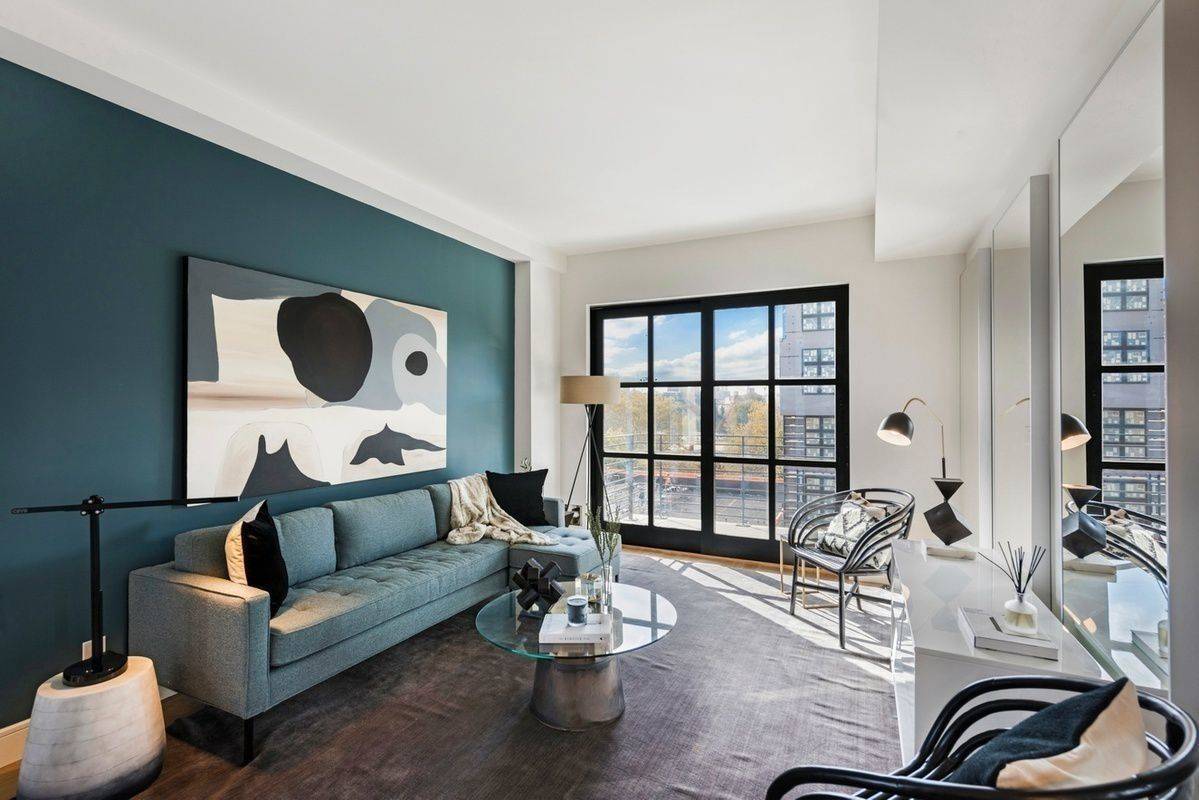 IMMACULATE 2 BEDROOM ON MCCARREN PARK WITH PRIVATE OUTDOOR SPACE