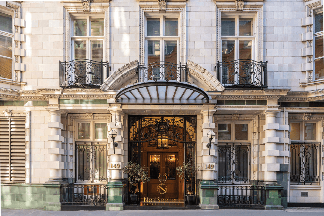 Sophisticated Lifestyle Residence in a Historic Architectural Landmark