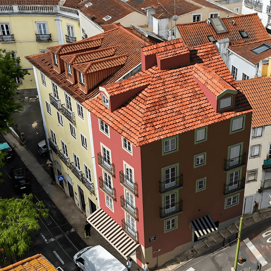 INVESTMENT SUGGESTION | 1+1 BEDROOMS DUPLEX APARTMENT IN LISBON´S MOST TRADITIONAL NEIGHBORHOOD