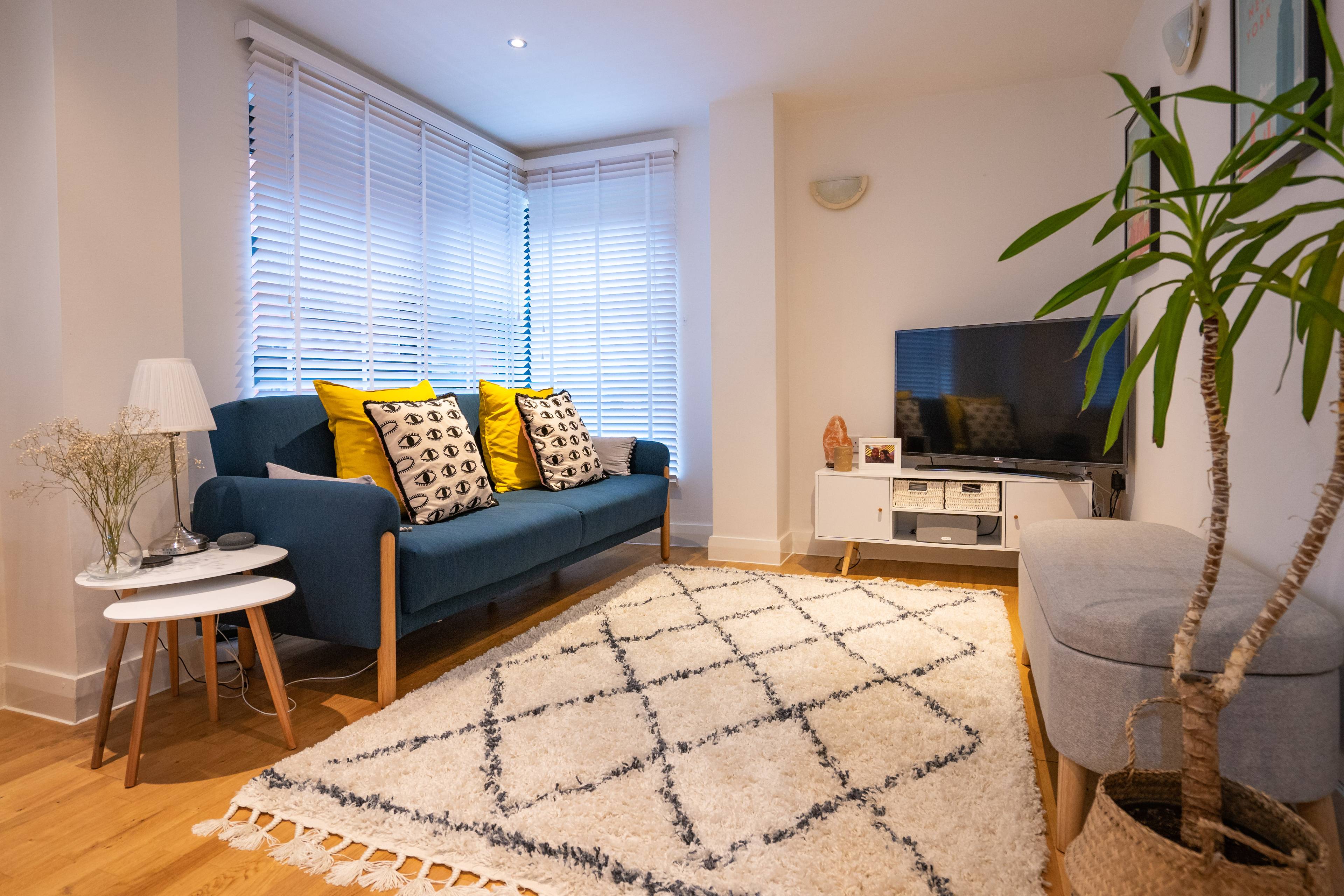 An affordable, chic, modern apartment conveniently situated in Manchester City Centre.