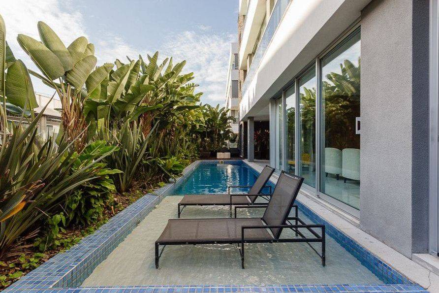 Apartment with Private Pool (Garden) in the Quay Condominium in Jurere Internacional