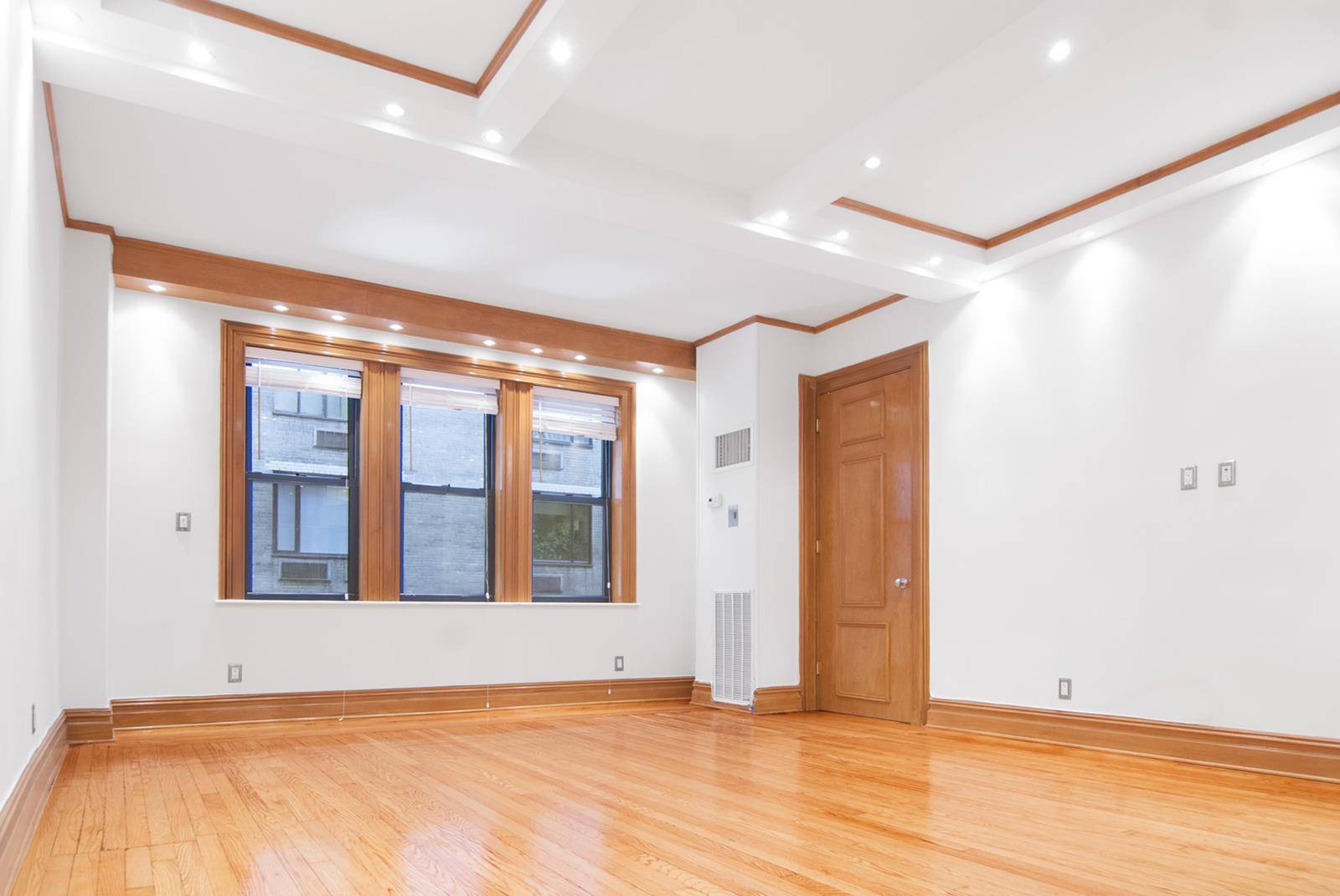 NO FEE-RENOVATED LUXURY 1 BD, THE MEURICE!