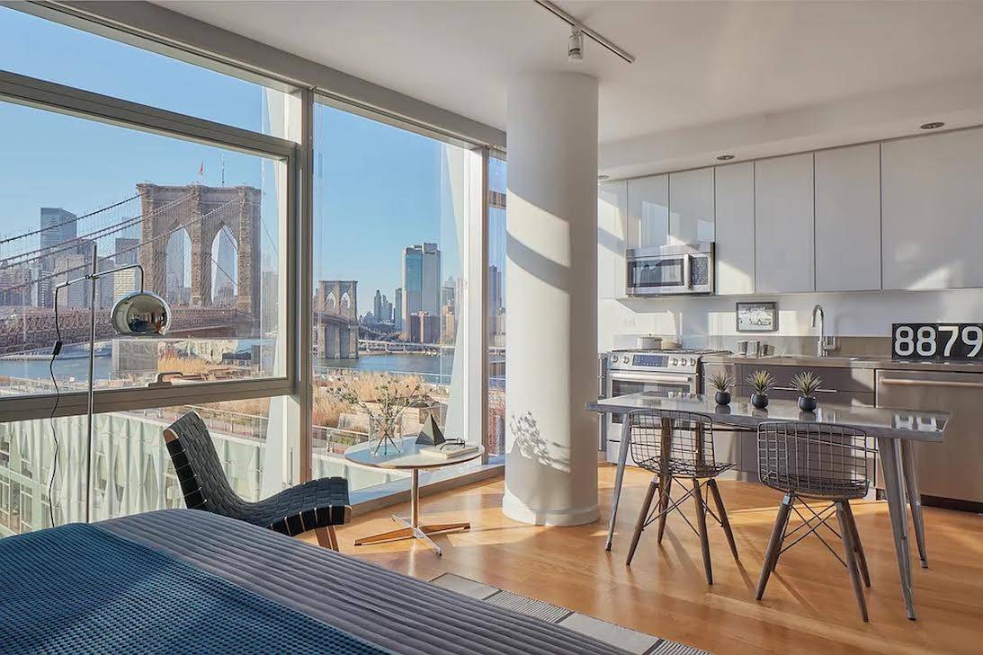 LUXURY DUMBO STUDIO-INCREDIBLE MANHATTAN AND BROOKLYN BRIDGE VIEWS