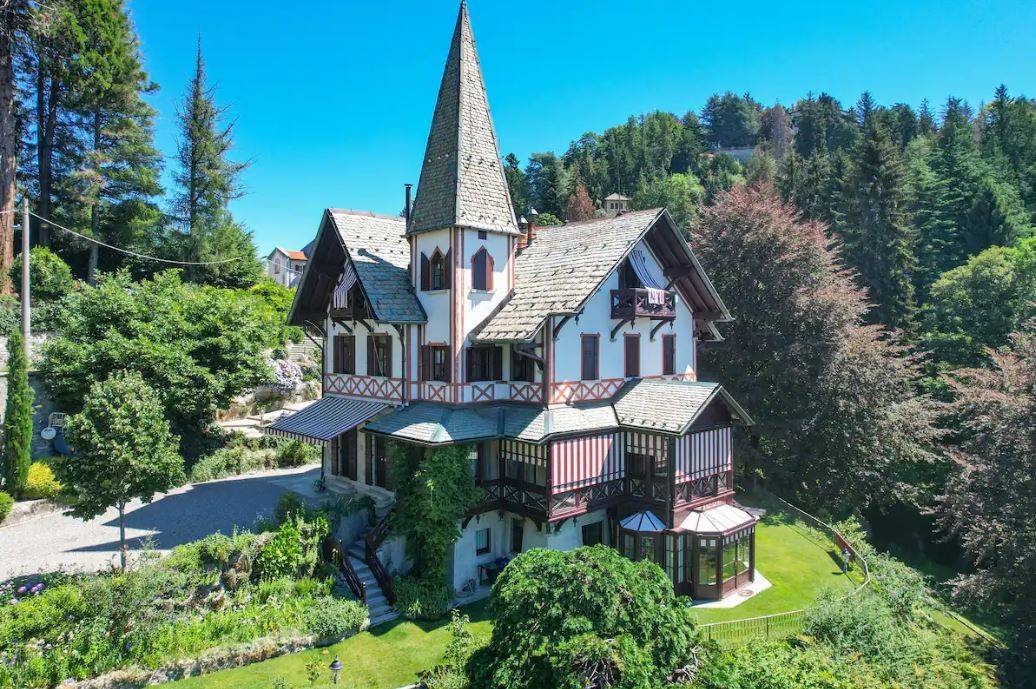Brunate Tudor style villa