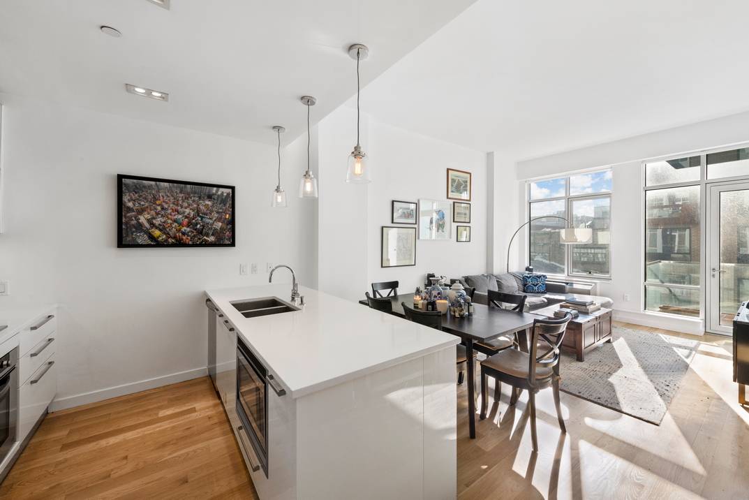 STUNNING 2 BEDROOM RENTAL IN PRIME WILLIAMSBURG!