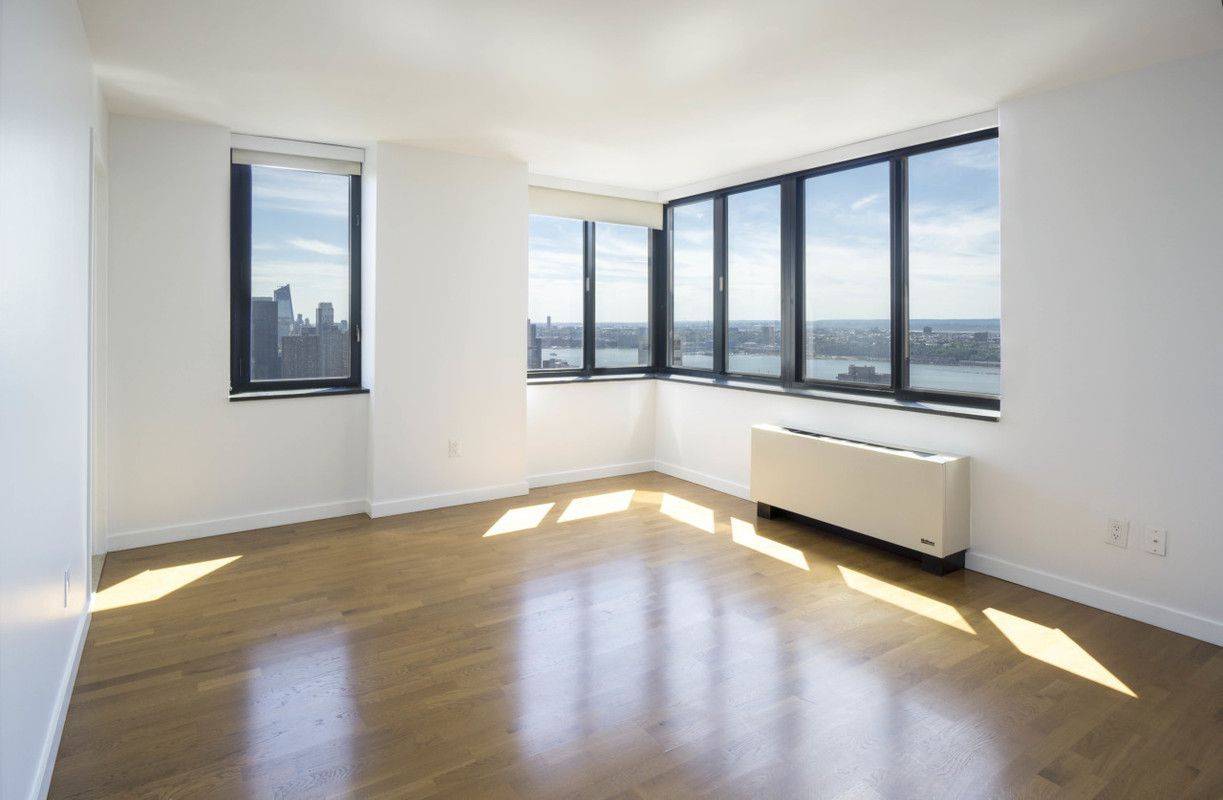 Come live in this Stunning Apartment in a Beautiful Building!