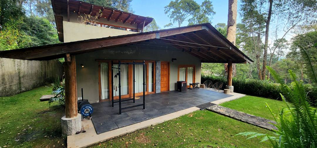 HOUSE FOR SALE SURROUNDED BY FOREST