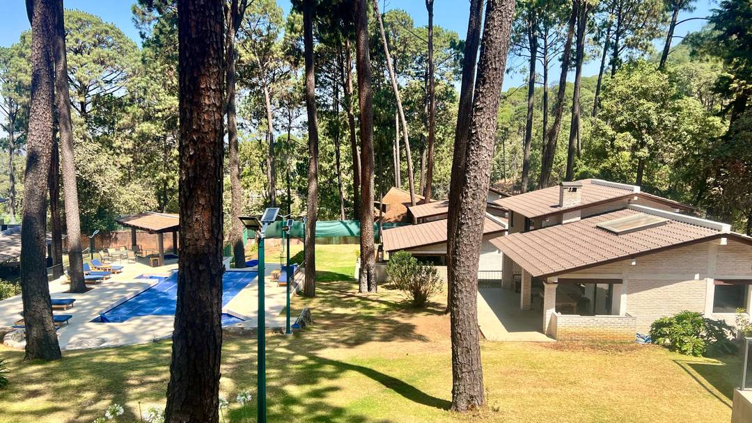 House for sale  in a condominium near the Refugio roundabout, Avándaro