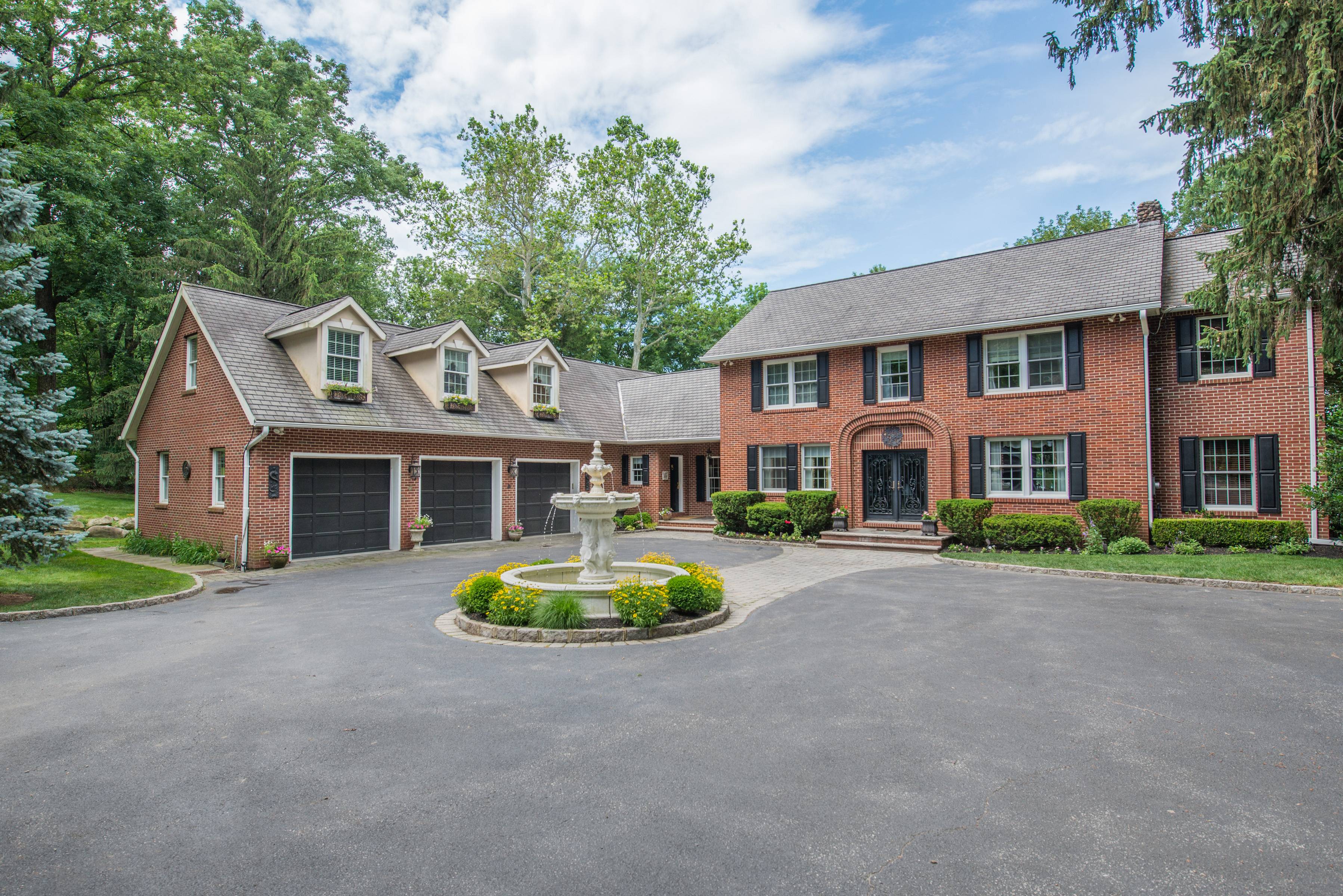 LAKE FRONT ESTATE - Majestic Views