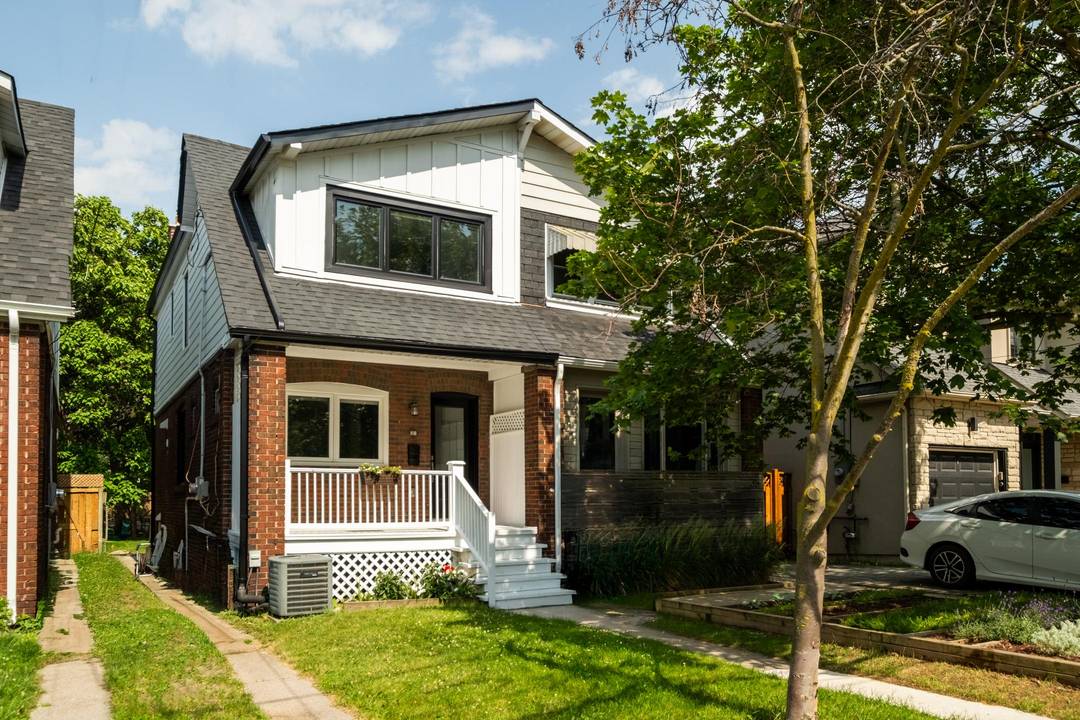 Rare Caliber Home In Woodbine-Lumsden