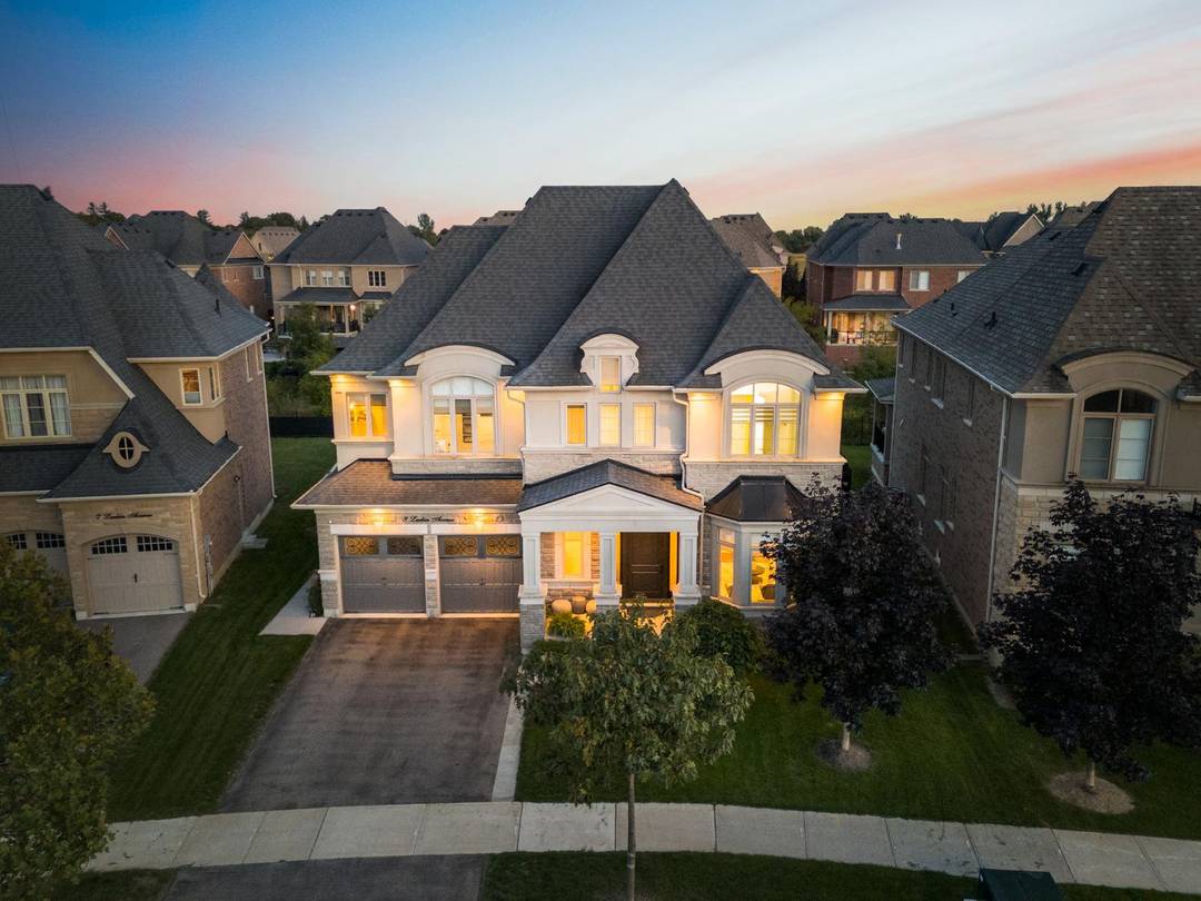 Stunning 4 Bedroom Home in Prestigious Gates of Nobleton