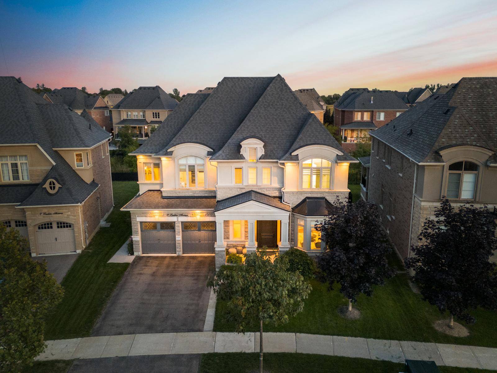Stunning 4 Bedroom Home in Prestigious Gates of Nobleton