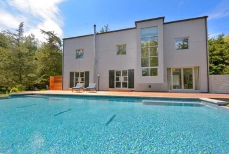 Stunning Contemporary Close to Harbor Creek Preserve