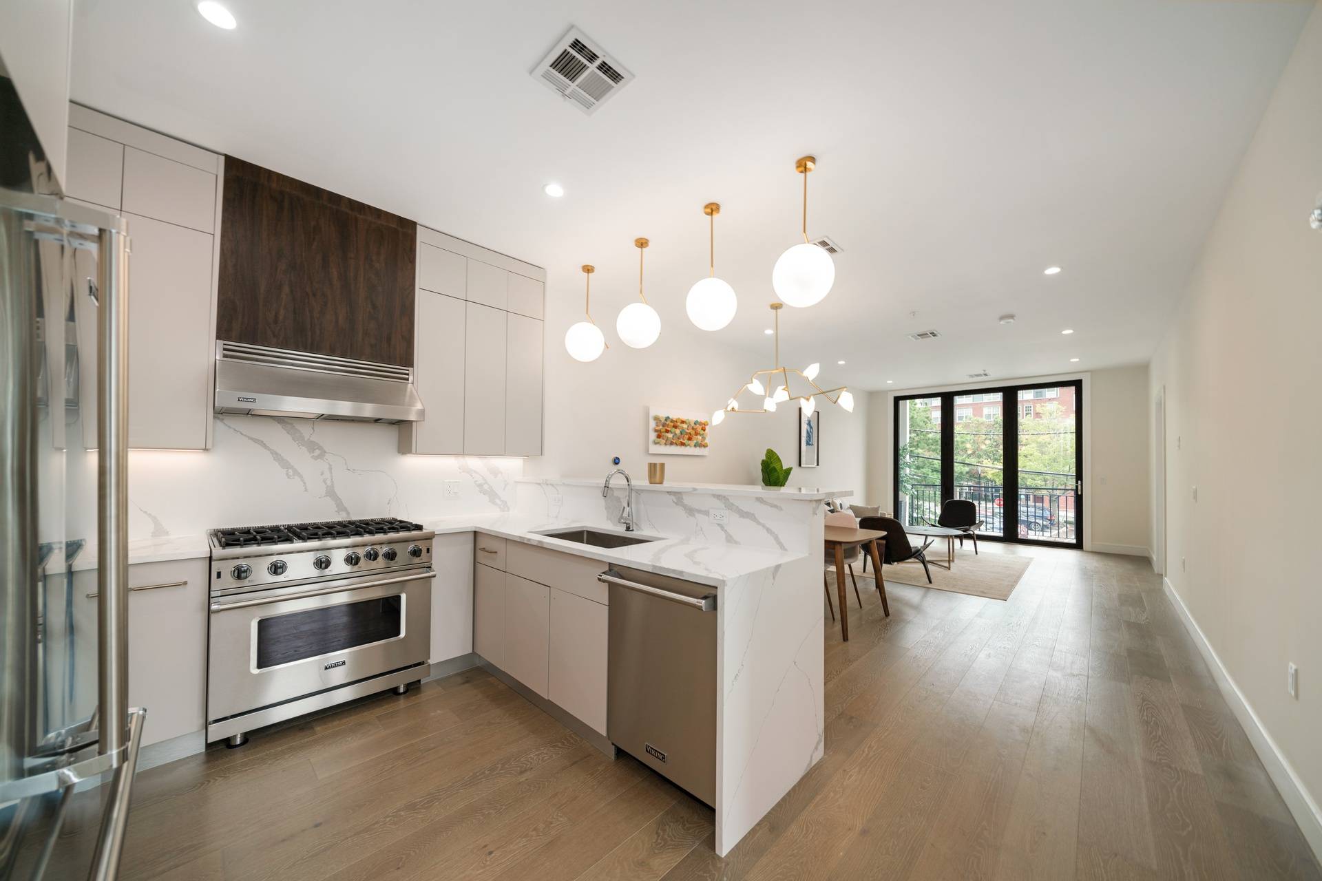 Midtown Direct At Your Door, High End Two Bedroom Rental