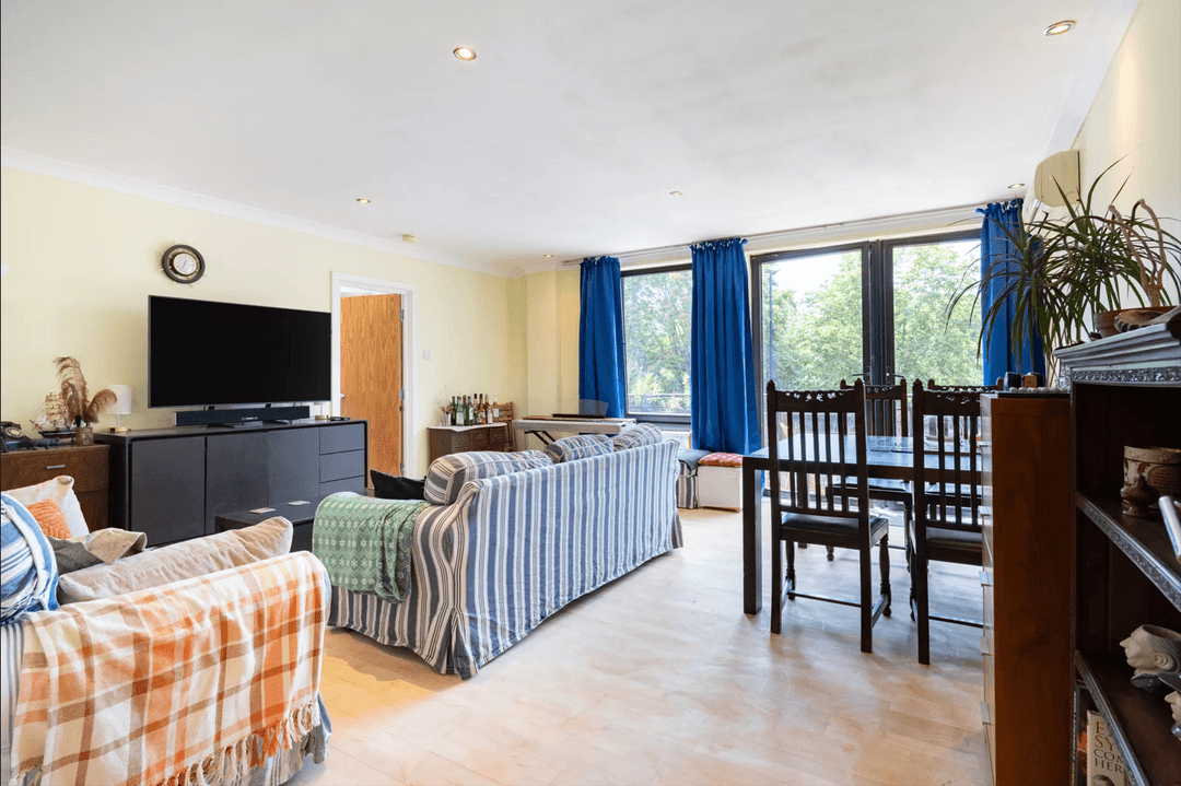 A Rare And Spacious Three Double Bedroom Apartment In The Heart Of Wapping