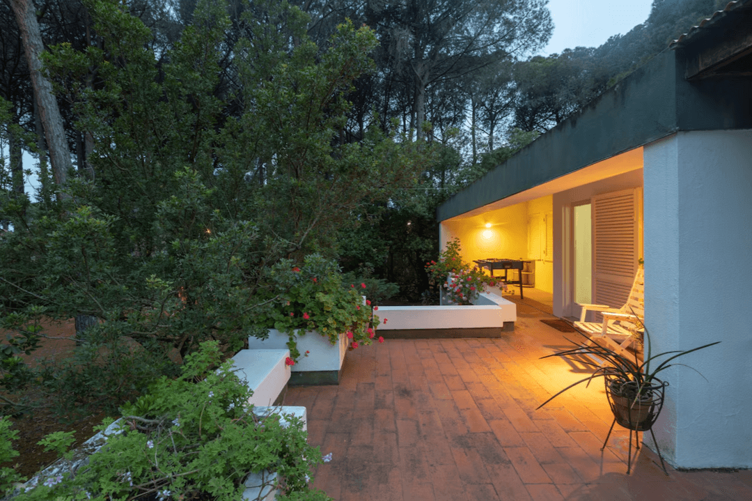 Elegant Mid-Century Villa within the Exclusive Is Morus Private Estate