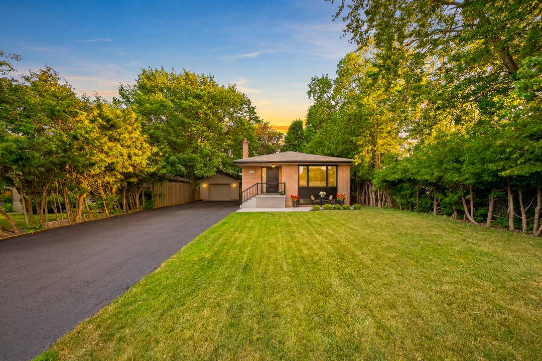 Fully Renovated 3+2 Bdrm Home Nestled In Sought After Aurora Heights Community