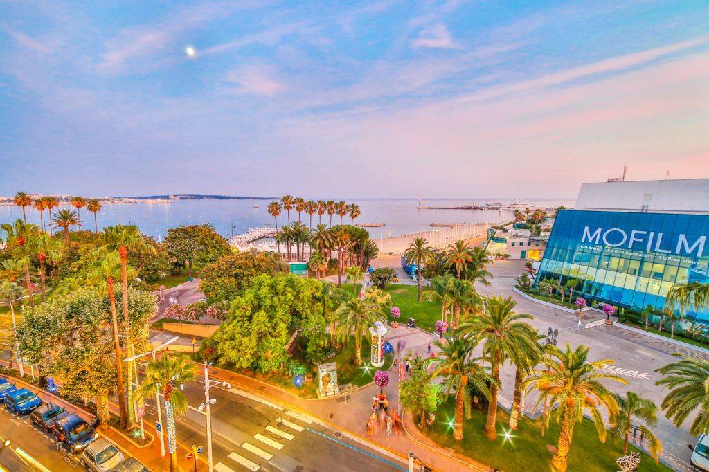 RARE 1,470 SQ FT APARTMENT OVERLOOKING THE PALAIS DES FESTIVALS IN CANNES