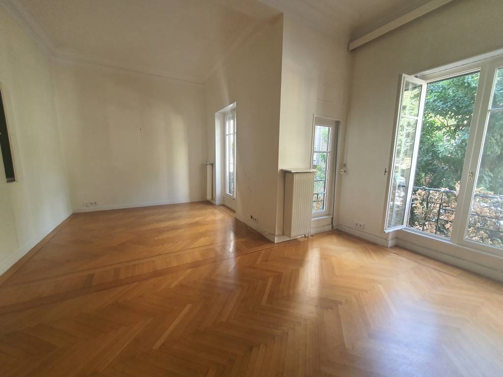 Kolonaki Square 3 Bed  2.5 Bath with View