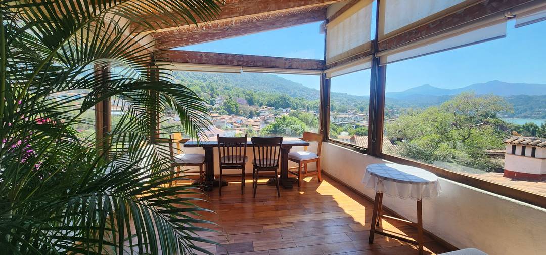 HOUSE FOR SALE IN THE CENTER OF VALLE WITH A VIEW OF THE TOWN.