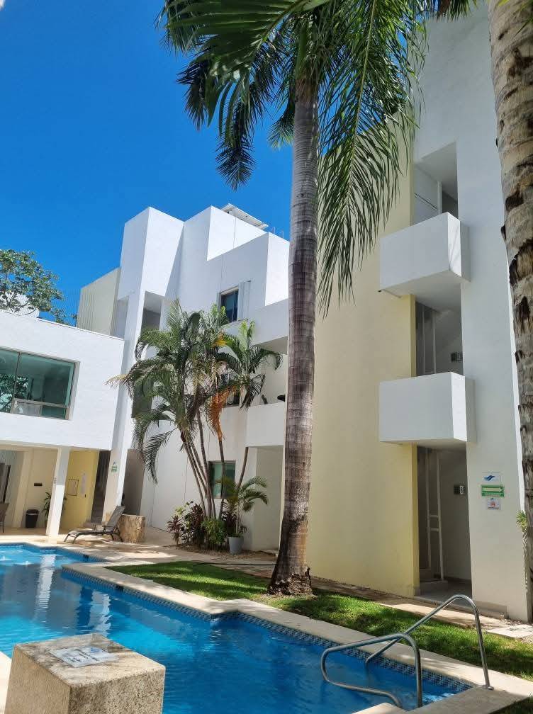 Stylish 3BD Penthouse With Private Rooftop & Resort  Amenities Steps From The Beach