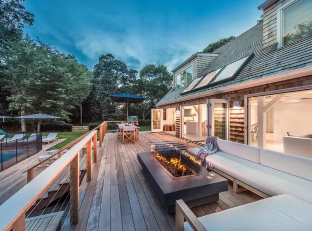 Lovely, Recently Renovated  Beach Cottage in EH Village