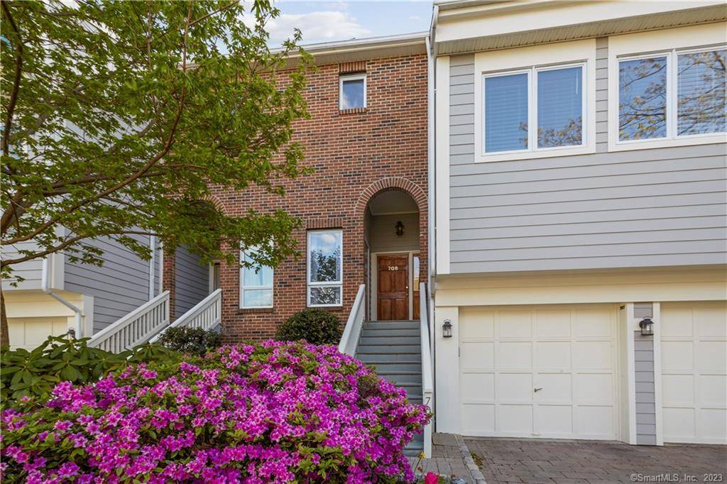 Experience Waterfront Luxury in this Stunning 2 BR 2 BTH Upgraded Residence with Breathtaking Views