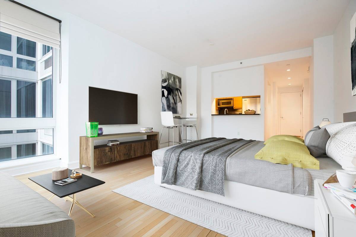 CORNER STUDIO WITH A HUGE WALK IN CLOSET | FOR SALE