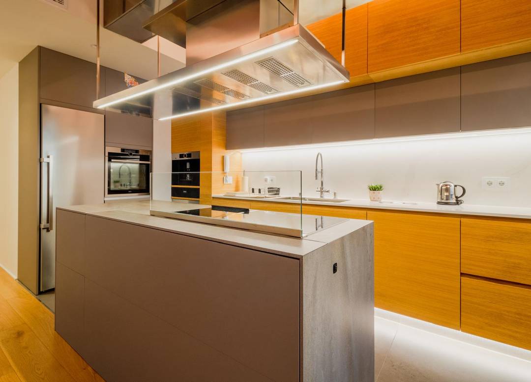 Stunning Historic Apartment in the Heart of El Born – A Unique Blend of Tradition and Modernity