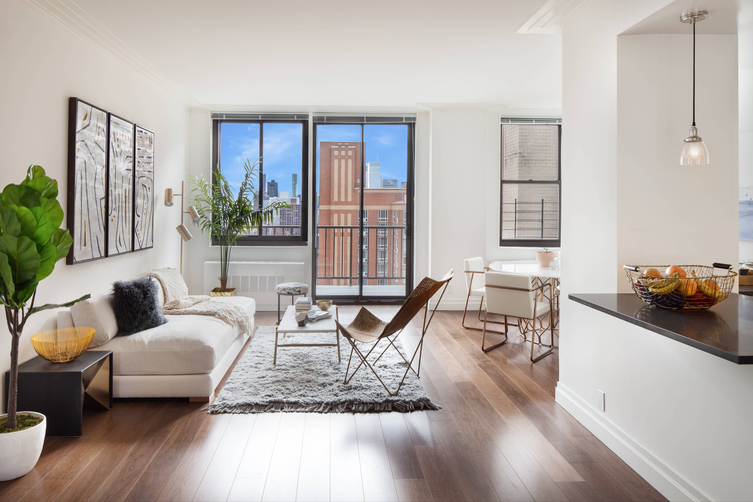 Come live in this Stunning Apartment in a Beautiful Building! NO FEE