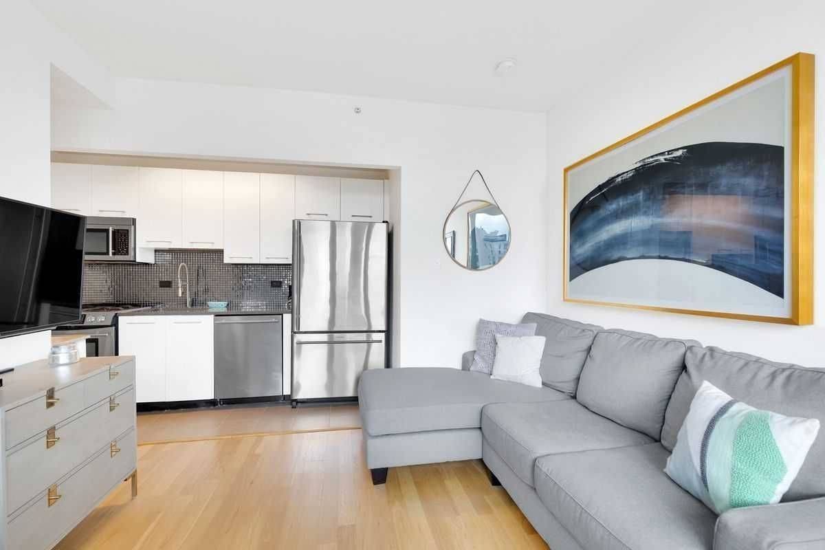 LUXURIOUS STUDIO / 1 BATH APARTMENT IN CHELSEA | NO FEE | DOORMAN | DECK | W/D UNIT | GYM
