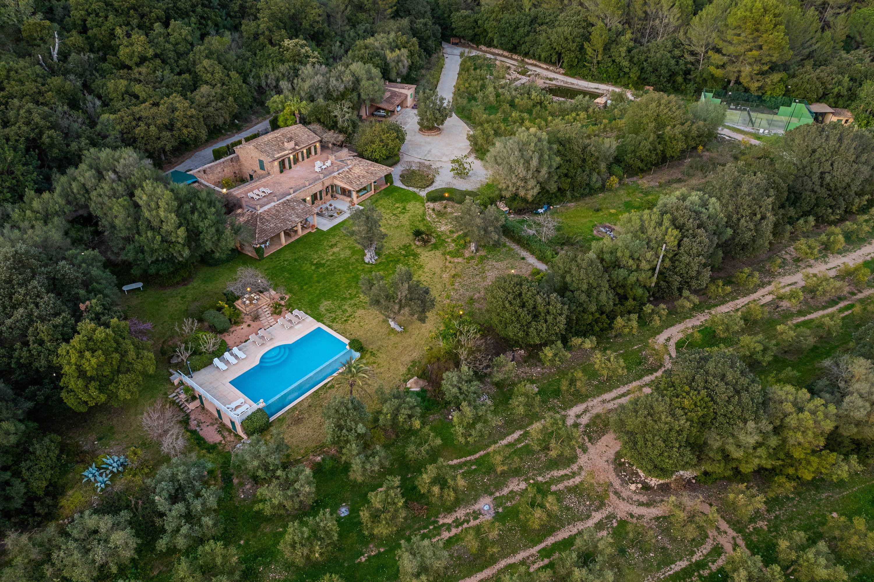 Exquisite Estate in the Heart of Mallorca: Tranquility, Luxury, and Breathtaking Views Await!