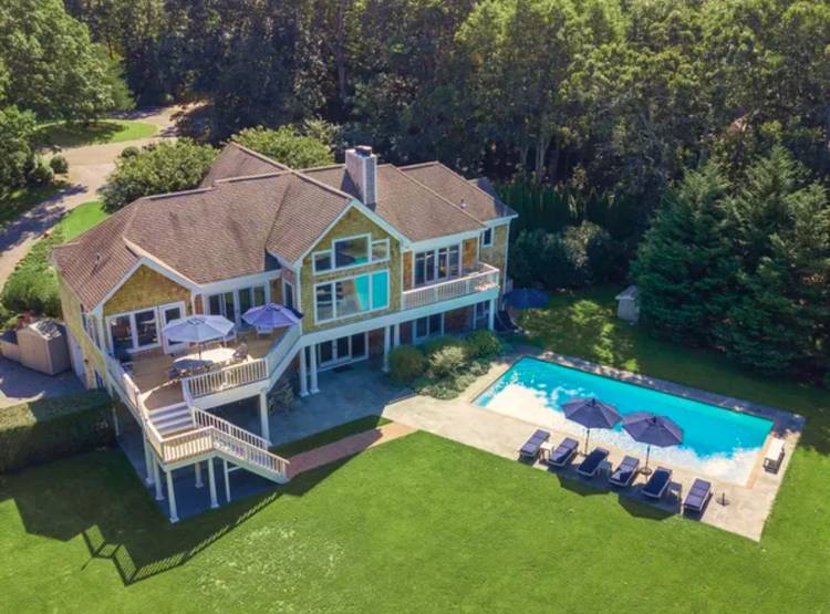 Beautiful Post Modern Home in East Hampton Northwest