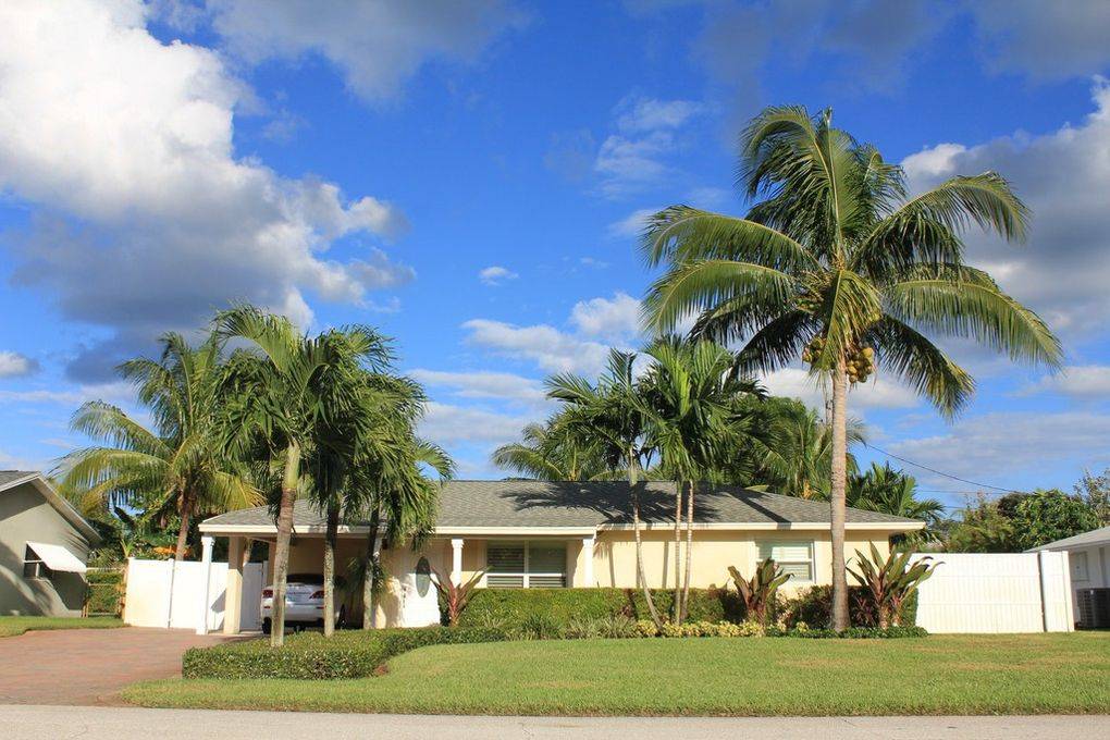 Renovated 2/2 with Private Backyard & Pool Oasis for Sale in Jupiter, FL