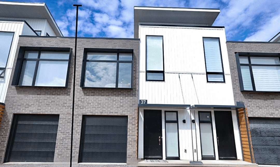 Modern Townhouse in Niagara's Sought After Neighbourhood
