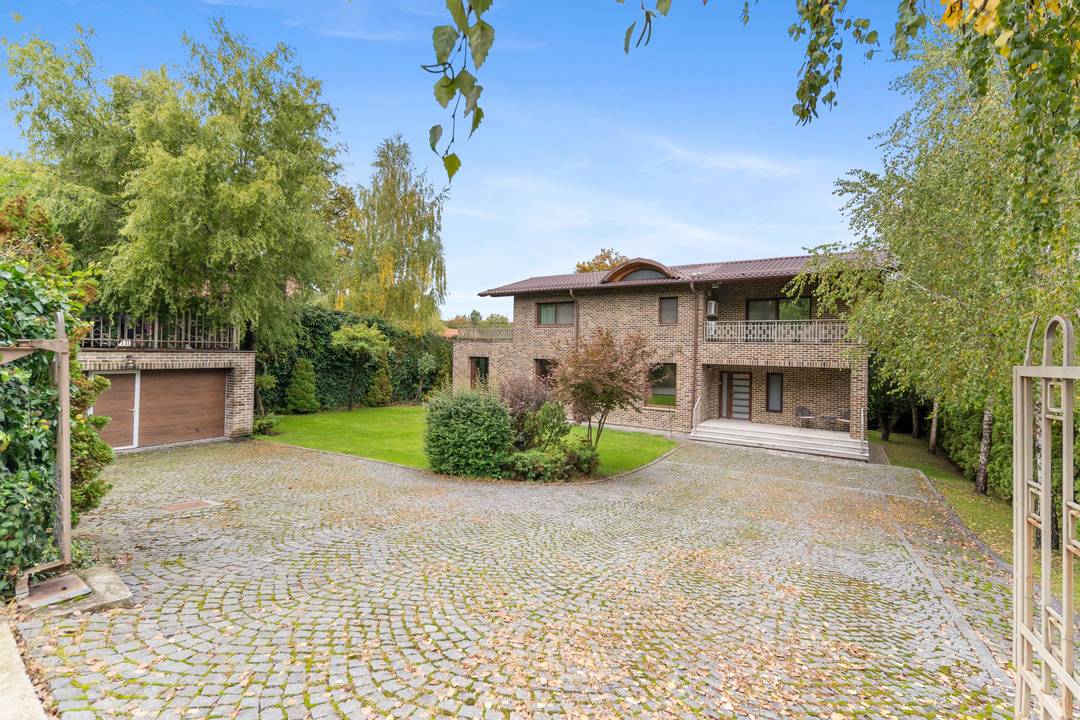 A Landmark Private Residence in Transylvania’s Forested Enclave