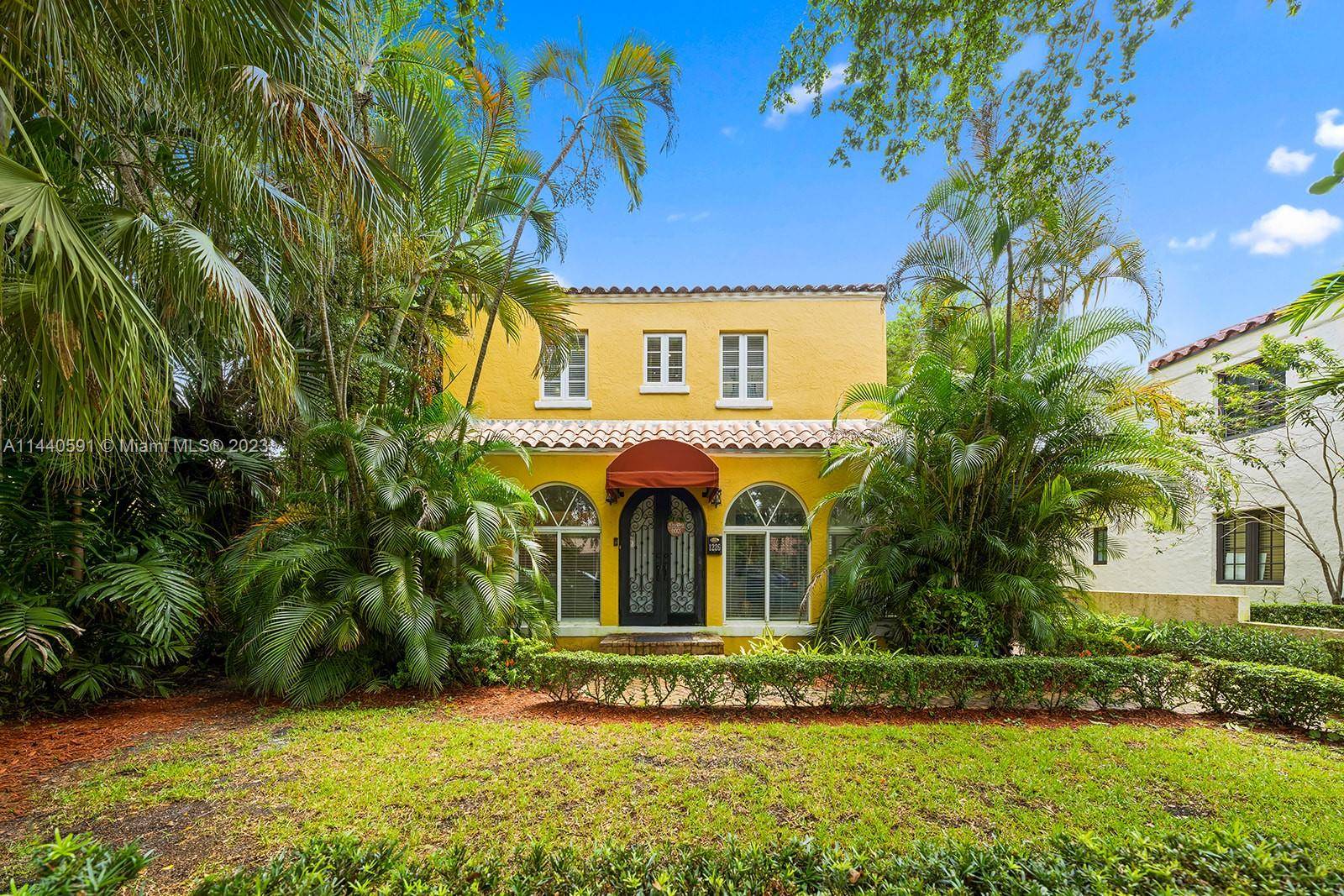 Mediterranean Home in Prime Coral Gables With Guest House