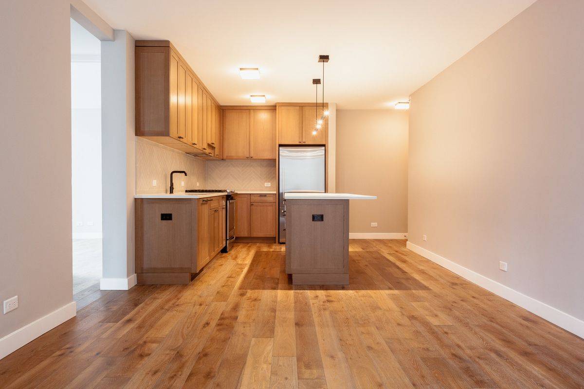 Luxurious Three Bedroom Unit - Clinton - No Fee