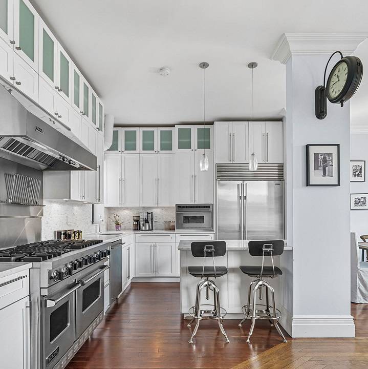 Beautifully furnished 3 Bedroom plus Home Office