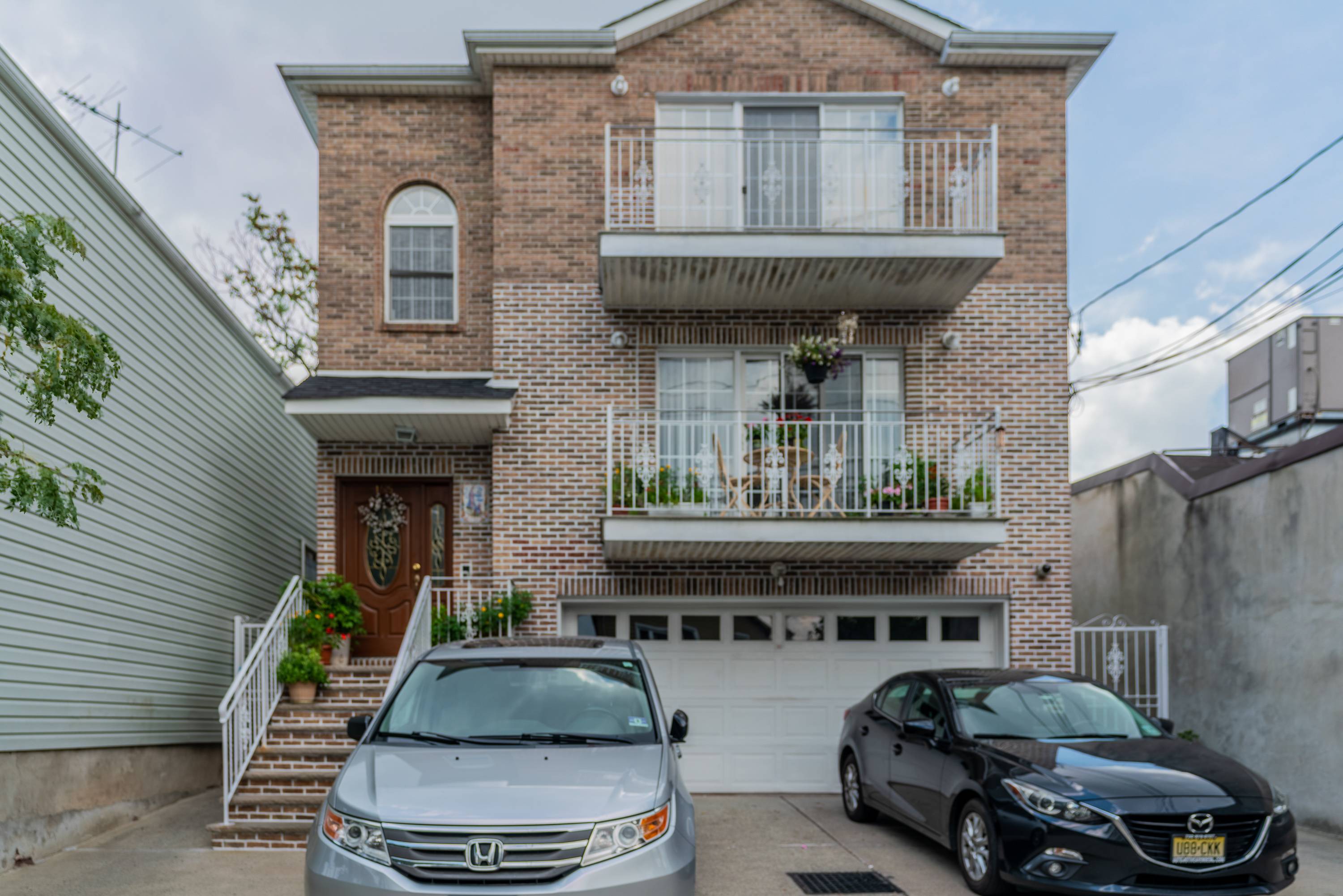 3 Bedrooms/2 Full Bathrooms- Ironbound, Newark-NJ