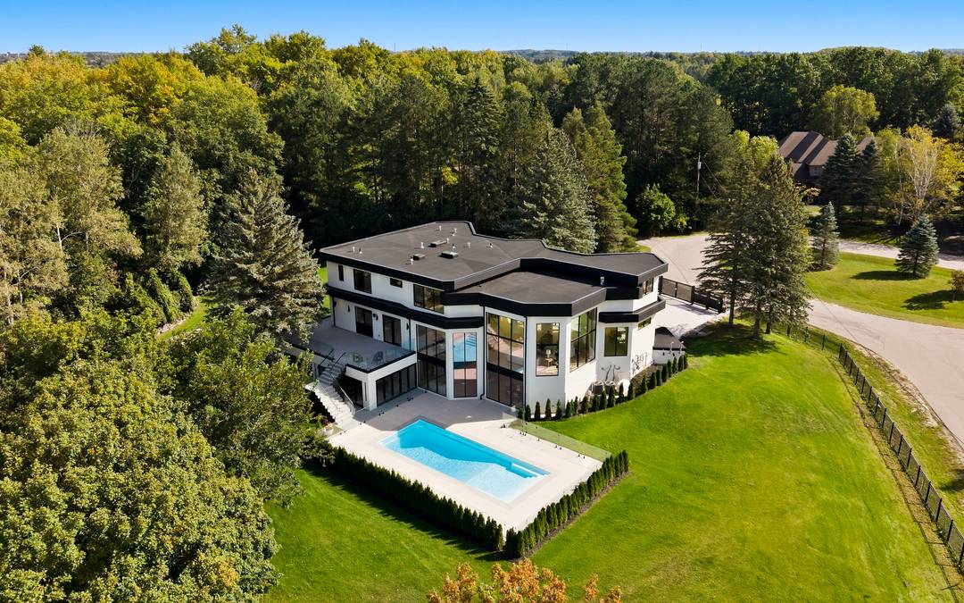 1.8 Acres In the Exclusive Kingscross Estates