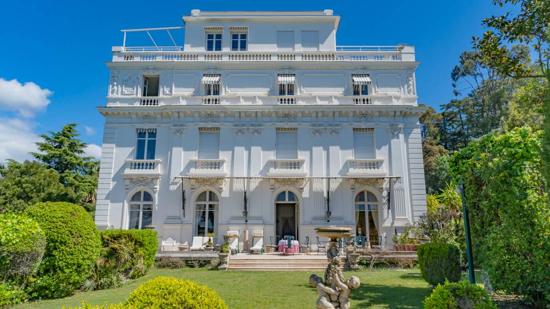 Elegant Garden Apartment with Panoramic Sea View in Californie