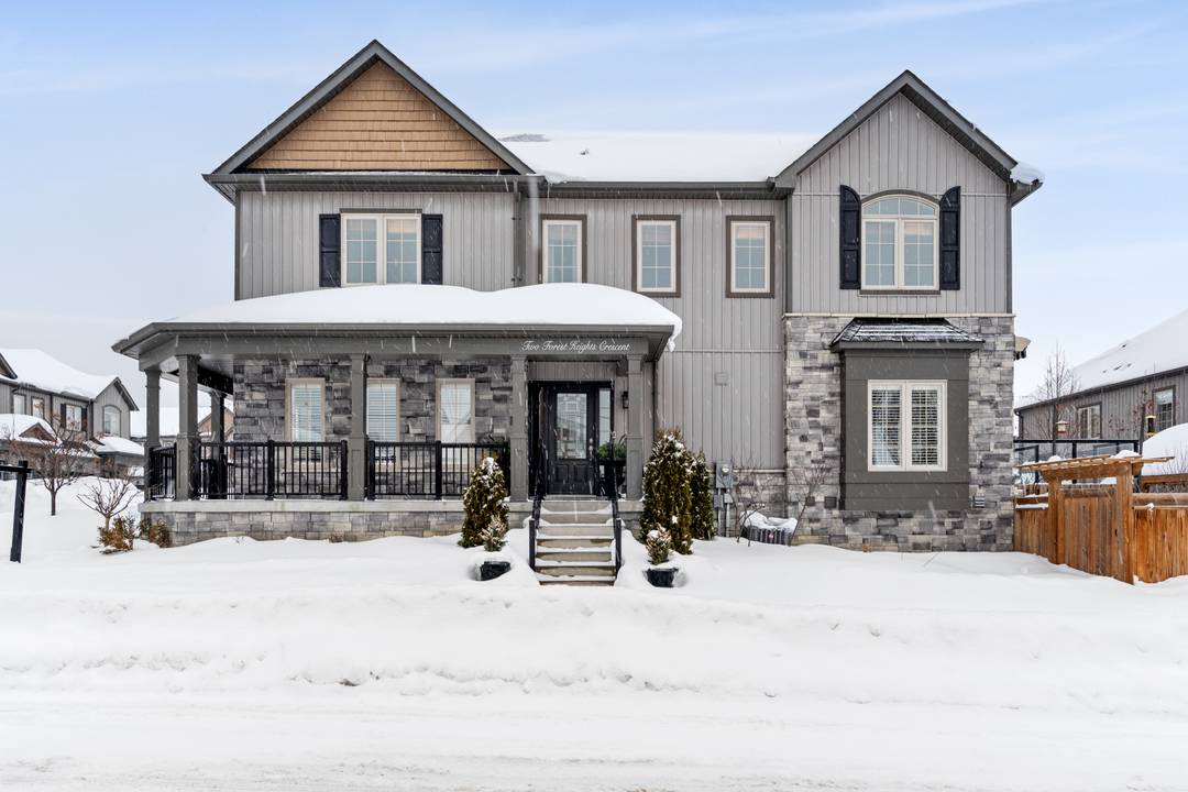 One of the largest models in this centrally located North Ward enclave