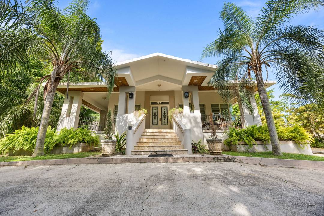 Luxury Income-Producing Estate | Carolina, Puerto Rico