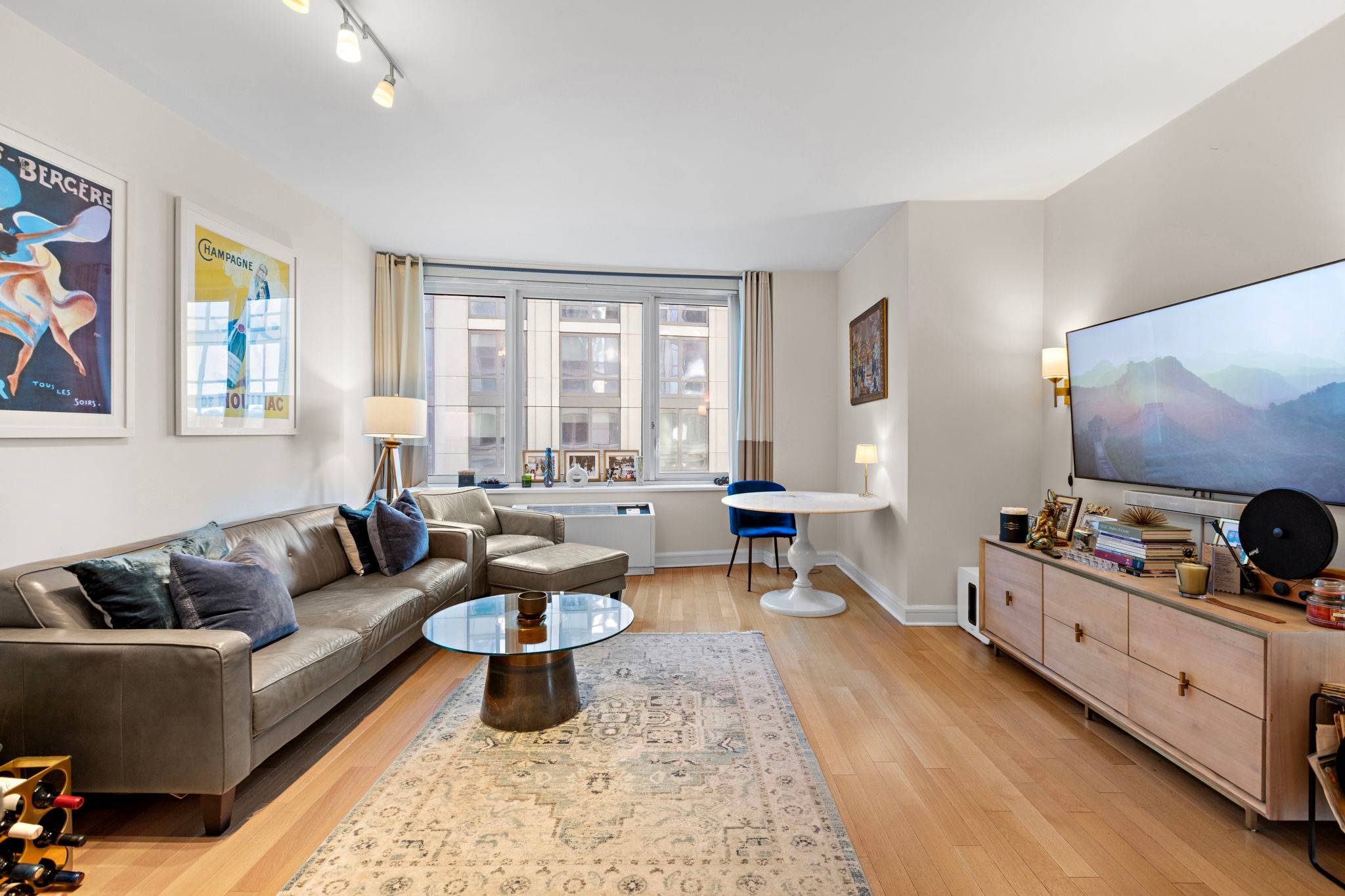 Rare opportunity to Rent this 1 Bedroom + HOME OFFICE / DEN at the Rushmore Condominium on Riverside Park!