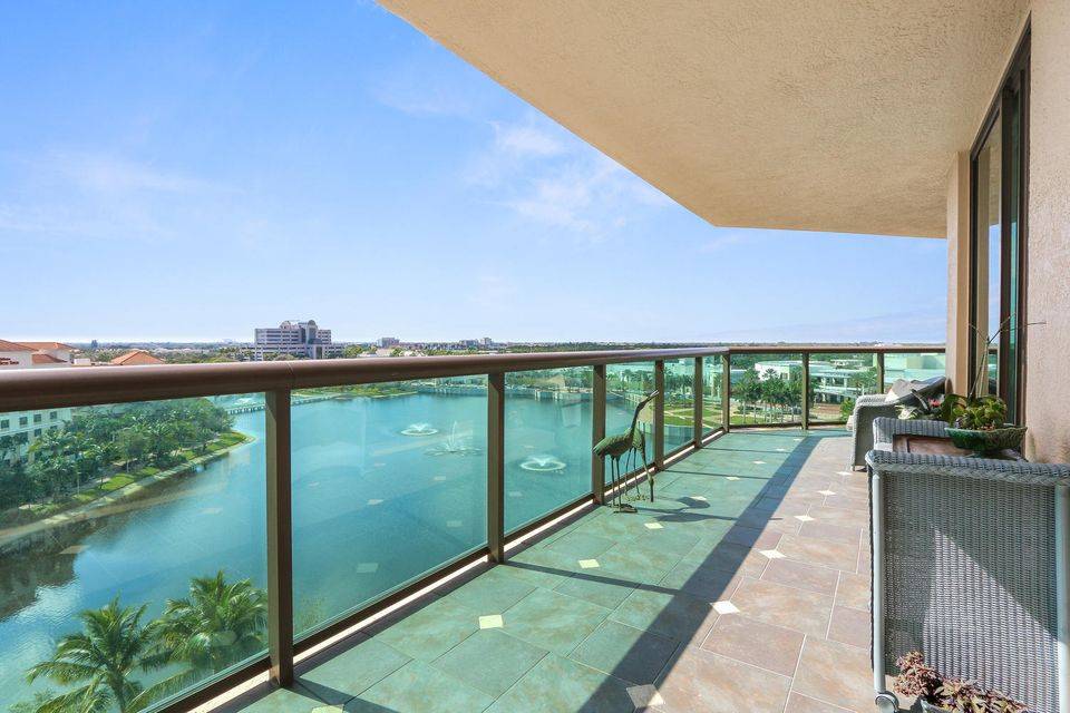 Luxury 3/3 Waterfront Condo with wrap-around terrace