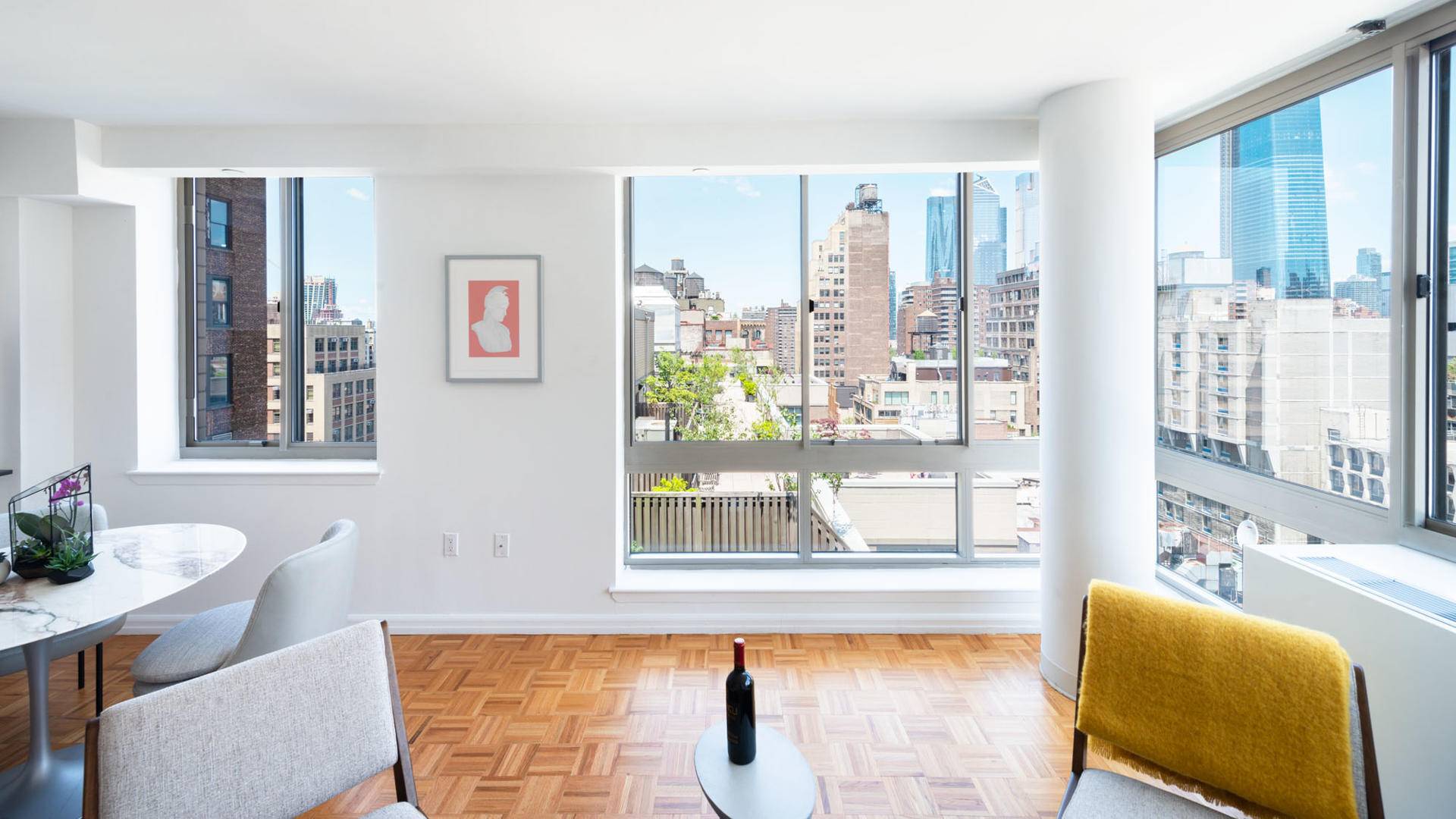 No Fee & 2.5 Months Free! 1 Br / 1 Bath in Chelsea Luxury Doorman Building