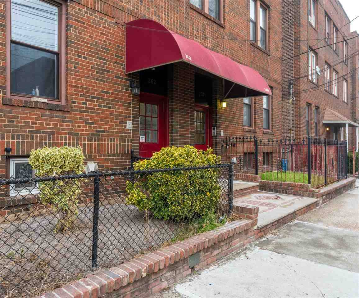 Beautifully Renovated Spacious 2 Bedroom Condo
