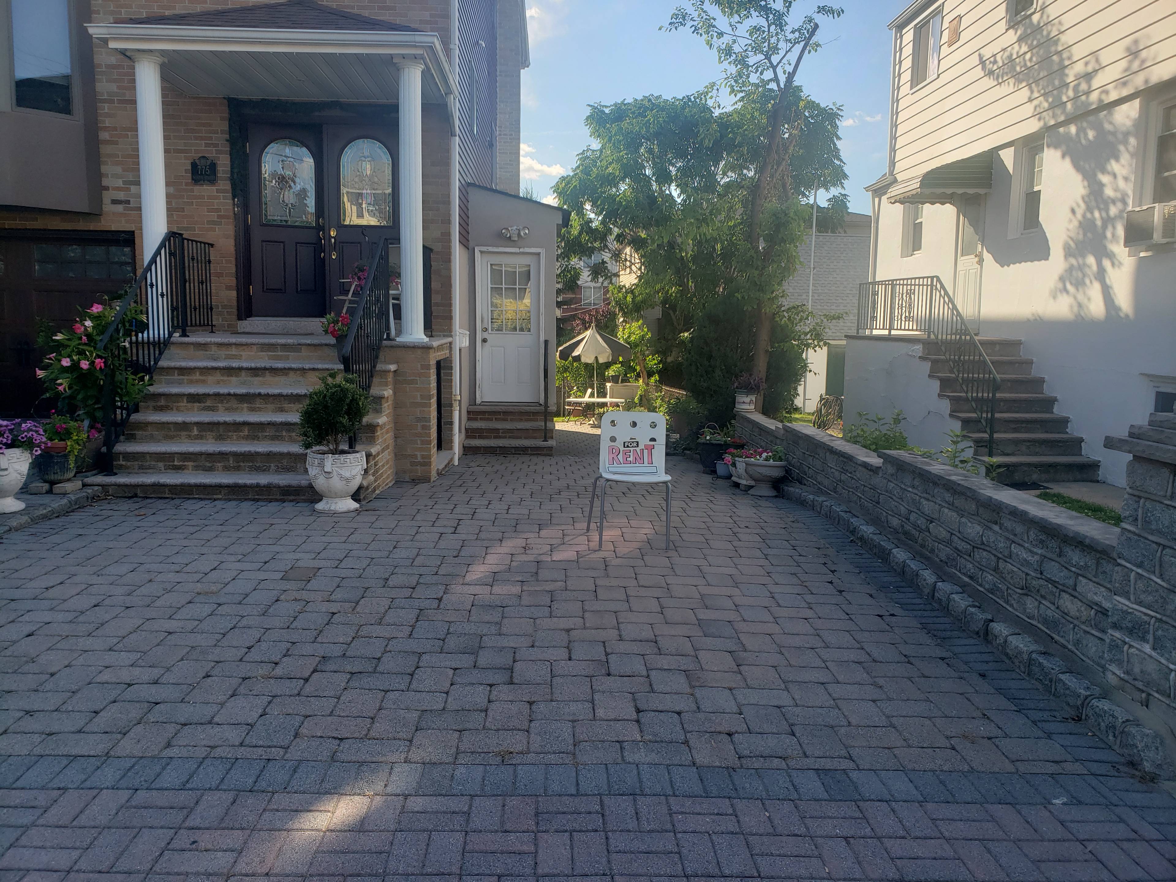 Secaucus 3 bedroom apartment with parking and backyard